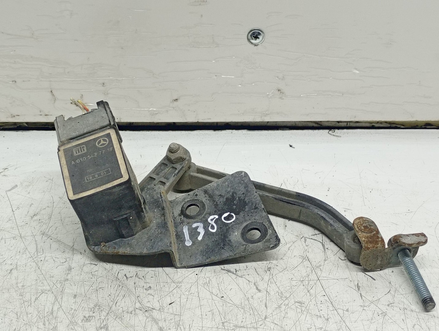 Senzor nivel faruri A0105427717 Mercedes Benz ML W164 (2005 - 2008)