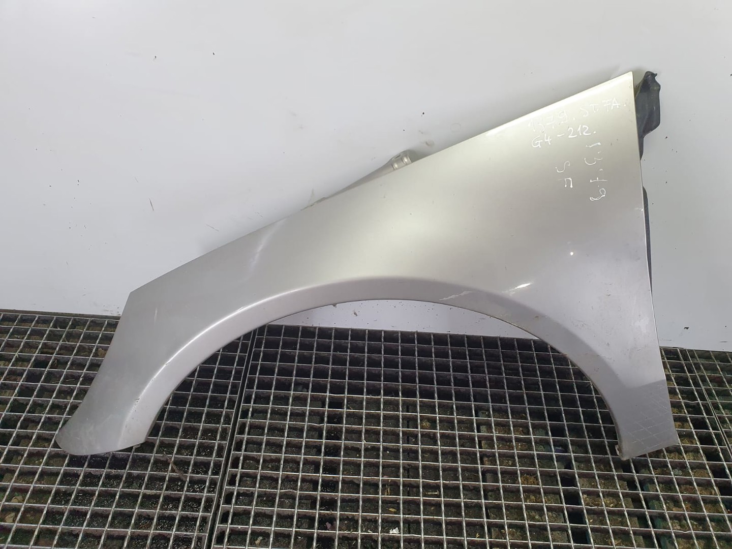 Aripa stanga fata Mercedes Benz R-Class W251 (2005 - 2010)