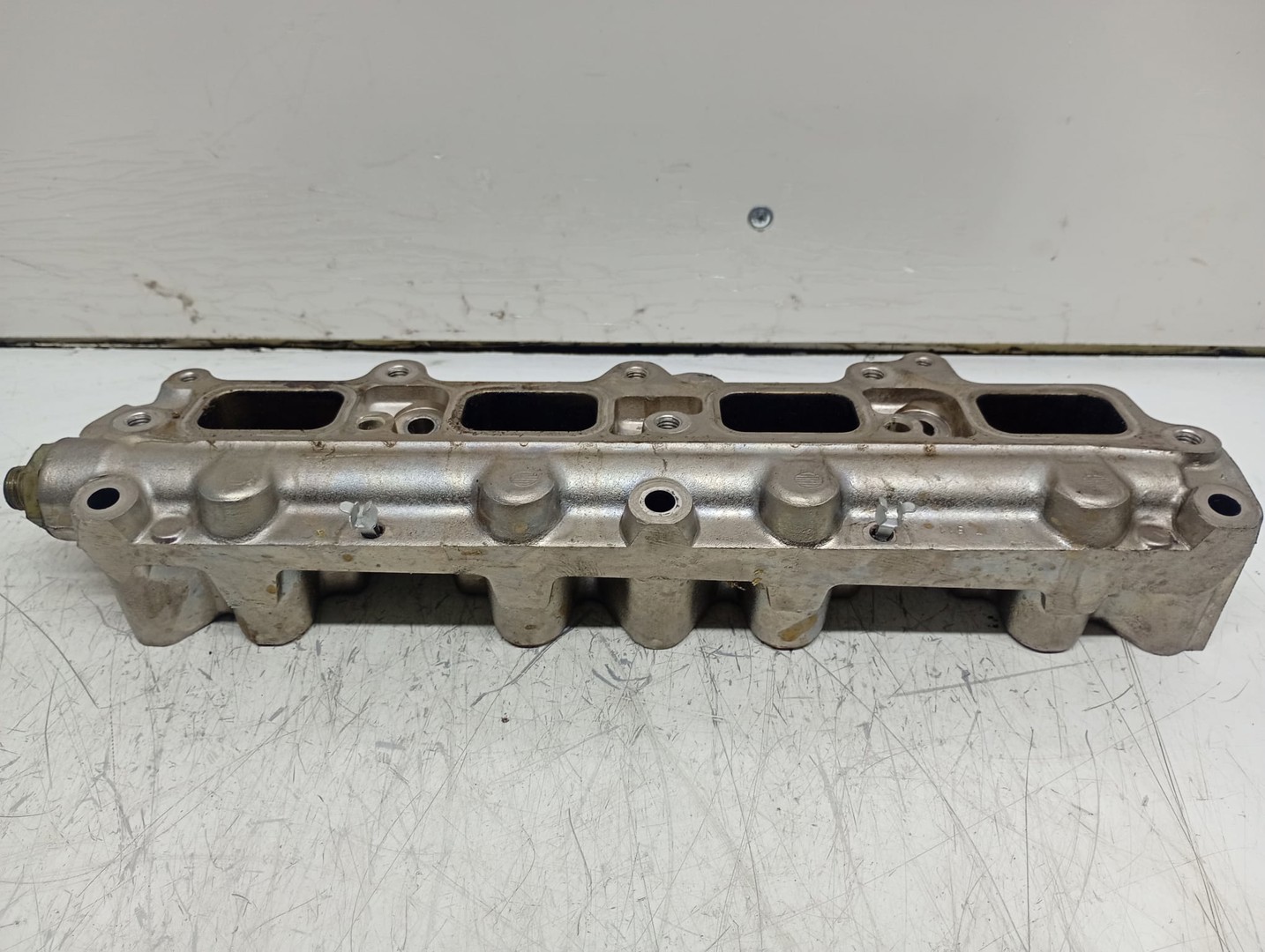 Rampa injectoare GK284AHBDE Volkswagen Golf 6 (2008 - 2015)