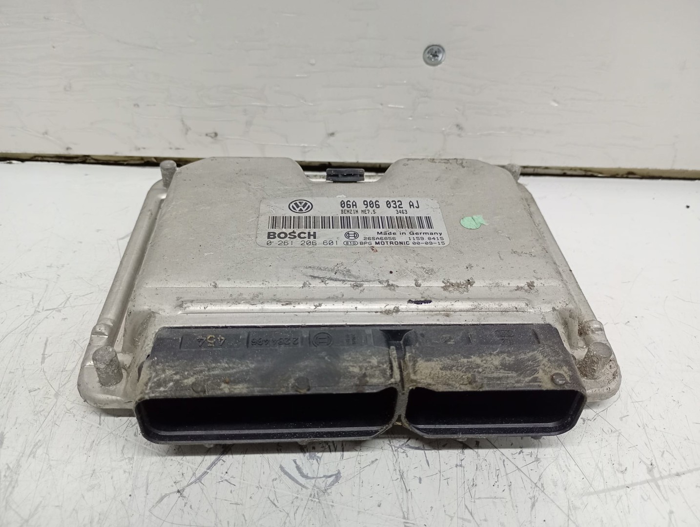 Calculator motor ECU 06A906032AJ Volkswagen Sharan 1 (facelift) (2000 - 2003)