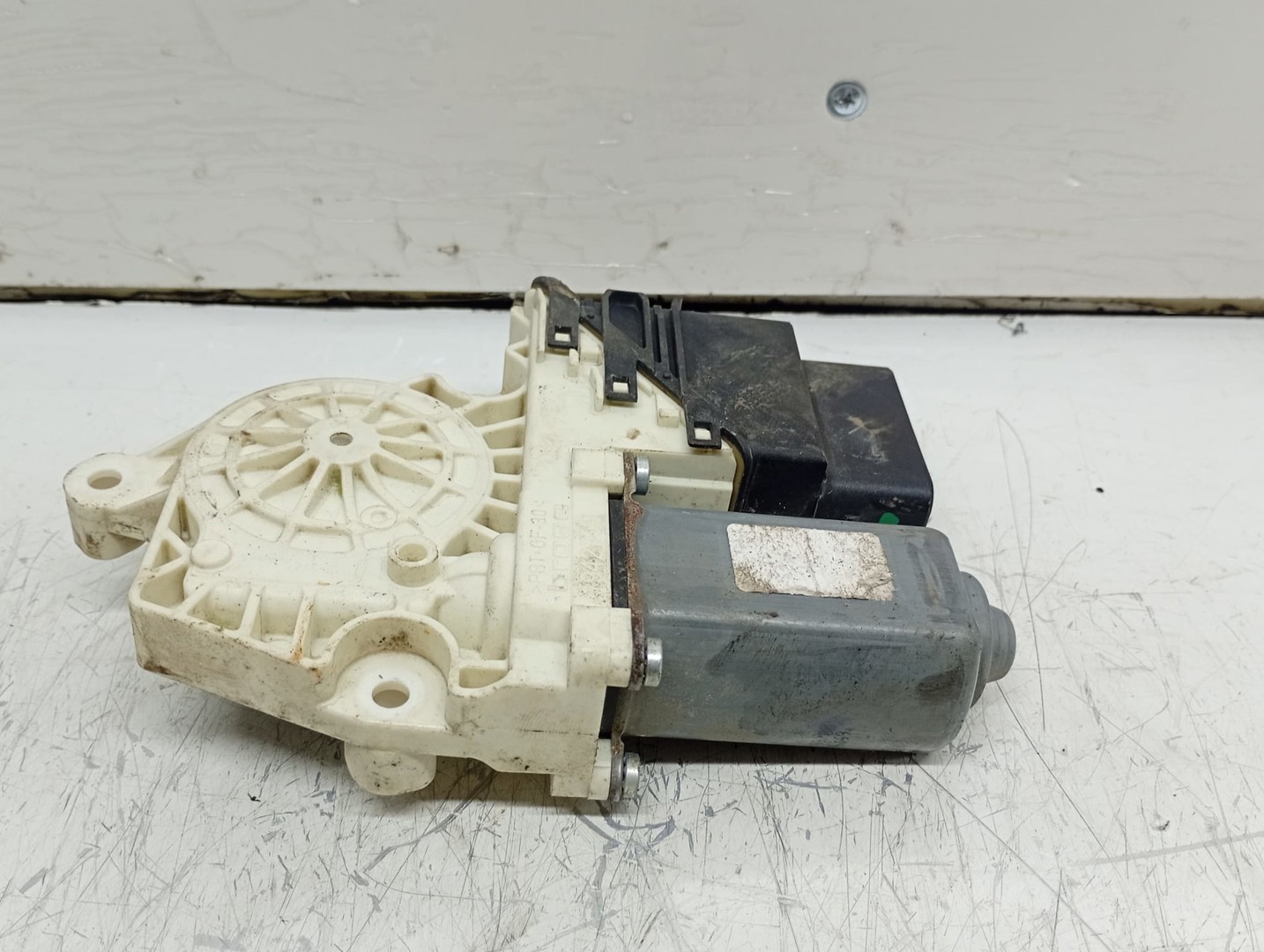 Motoras geam dreapta spate 1k0959795AA Volkswagen Golf 6 (2008 - 2015)