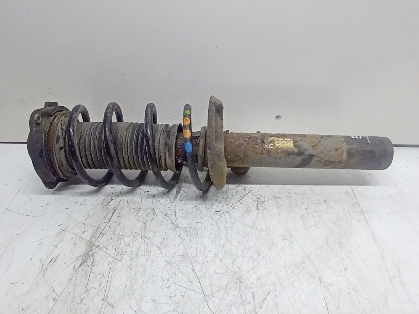 Amortizor cu arc stanga fata 1T0413031HN Volkswagen Golf 6 (2008 - 2015)