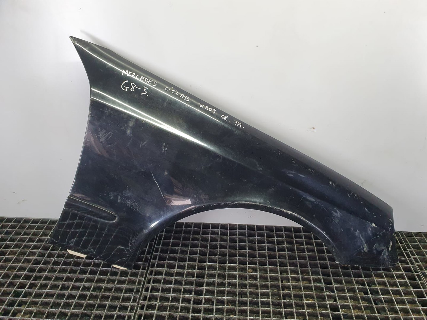 Aripa dreapta fata Mercedes Benz C-Class W203 (2000 - 2004)