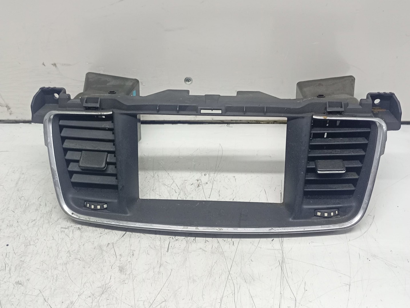 Grila ventilatie bord 9686446277 Peugeot 508 1 (facelift) (2014 - 2020)