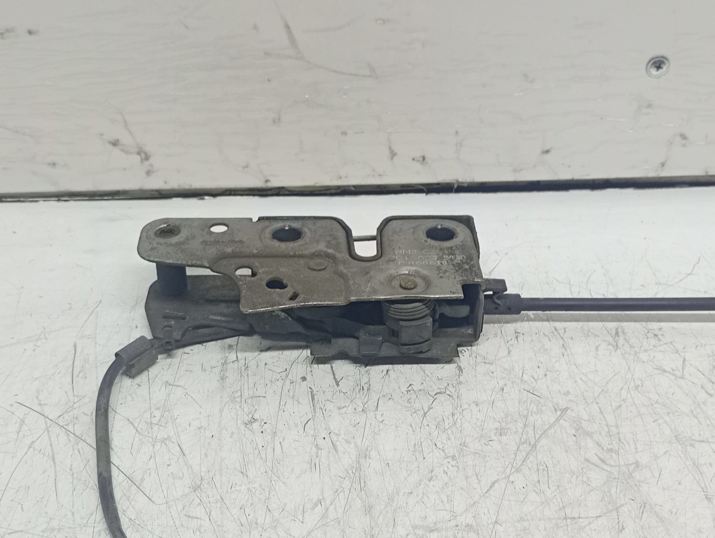 Broasca capota 3C18235030 Volkswagen Passat B6 (2005 - 2010)