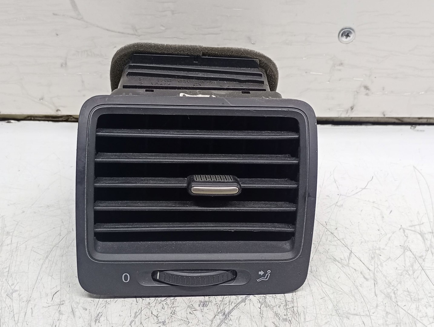 Grila ventilatie 1K0819704 Volkswagen Golf 5 (2003 - 2009)