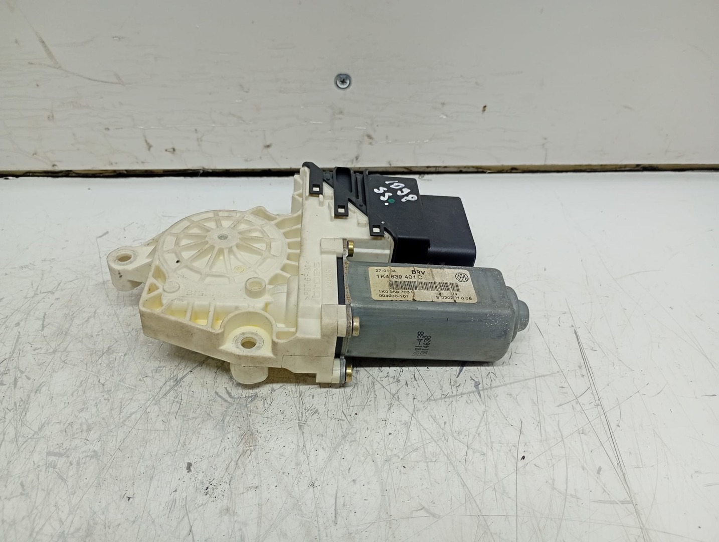 Motoras geam stanga spate 1k4839401C Volkswagen Passat B6 (2005 - 2010)