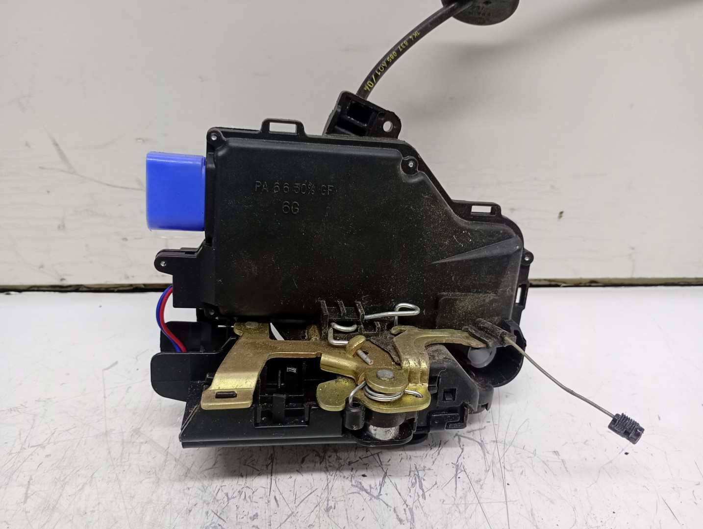 Broasca stanga fata Volkswagen Golf 5 (2003 - 2009)