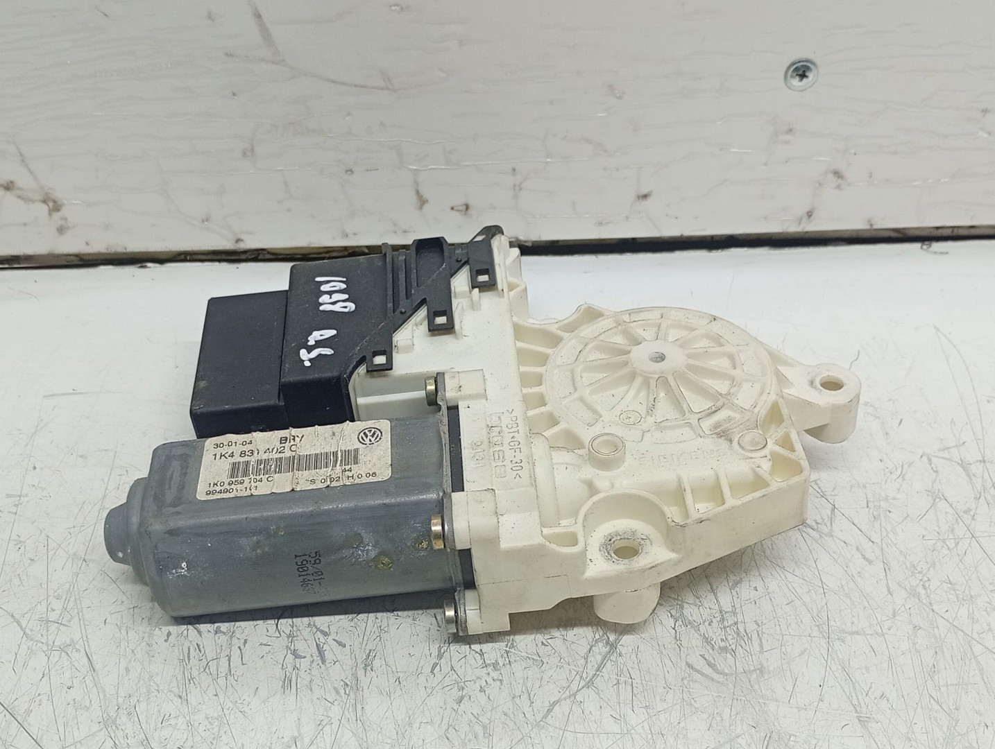 Motoras geam dreapta spate 1k0959704C Volkswagen Golf 5 (2003 - 2009)