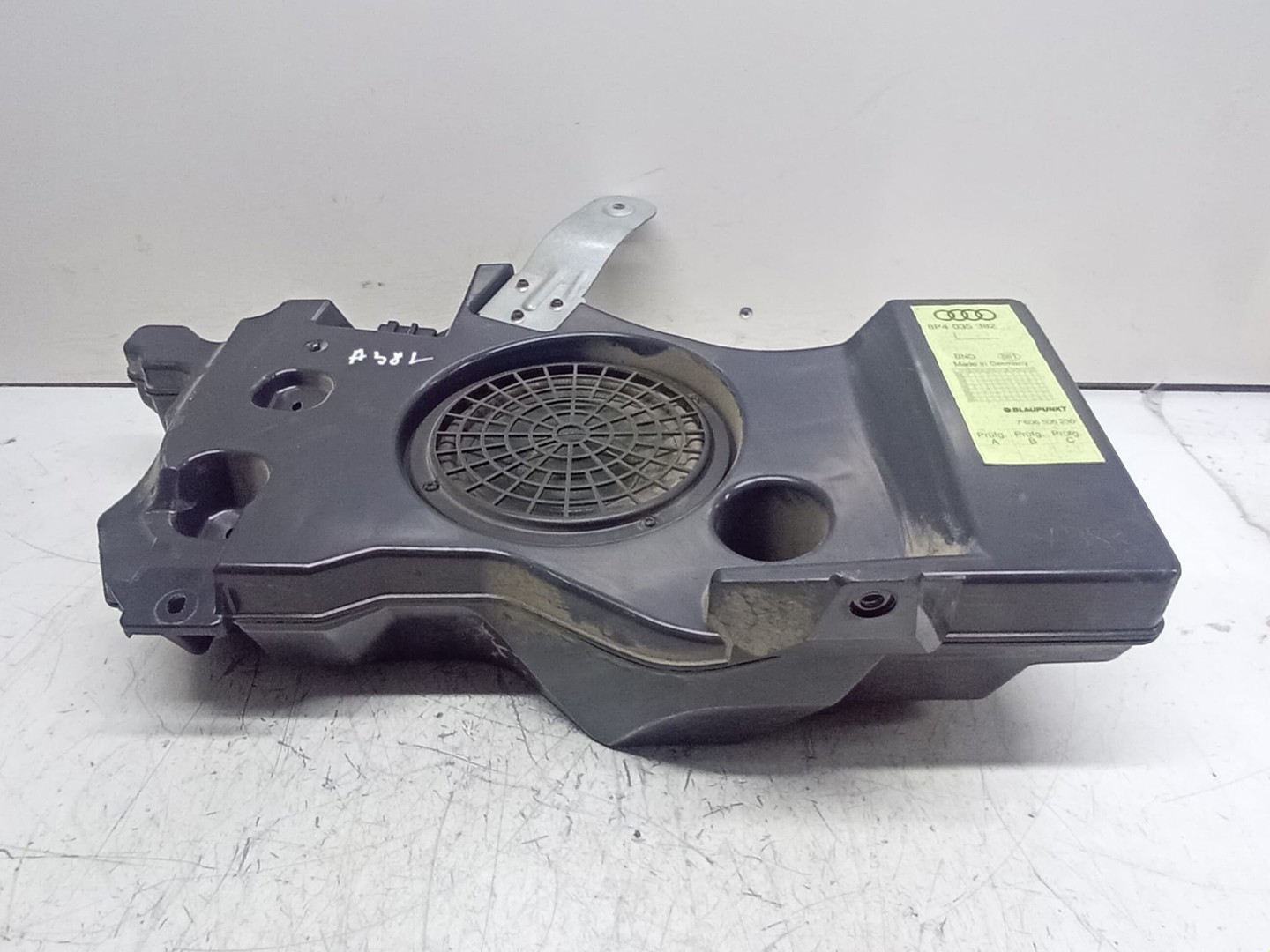 Subwoofer 8P4035382 Audi A3 8P/8PA (facelift) (2004 - 2008)