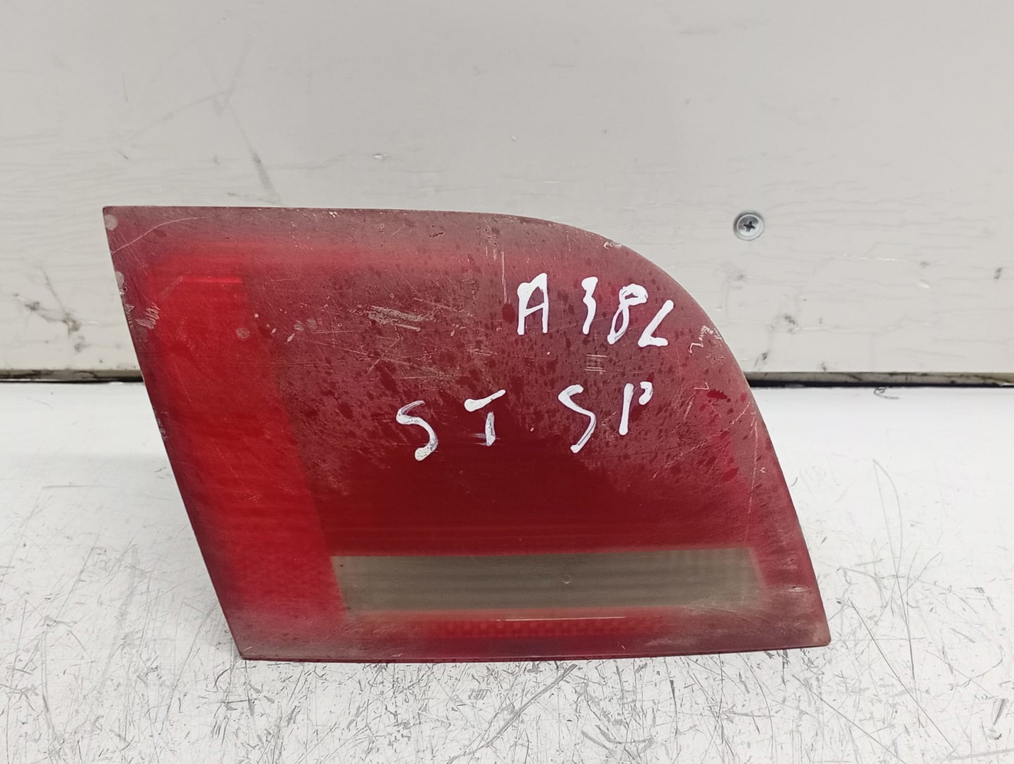 Stop stanga haion 8P4945093B Audi A3 8P/8PA (facelift) (2004 - 2008)
