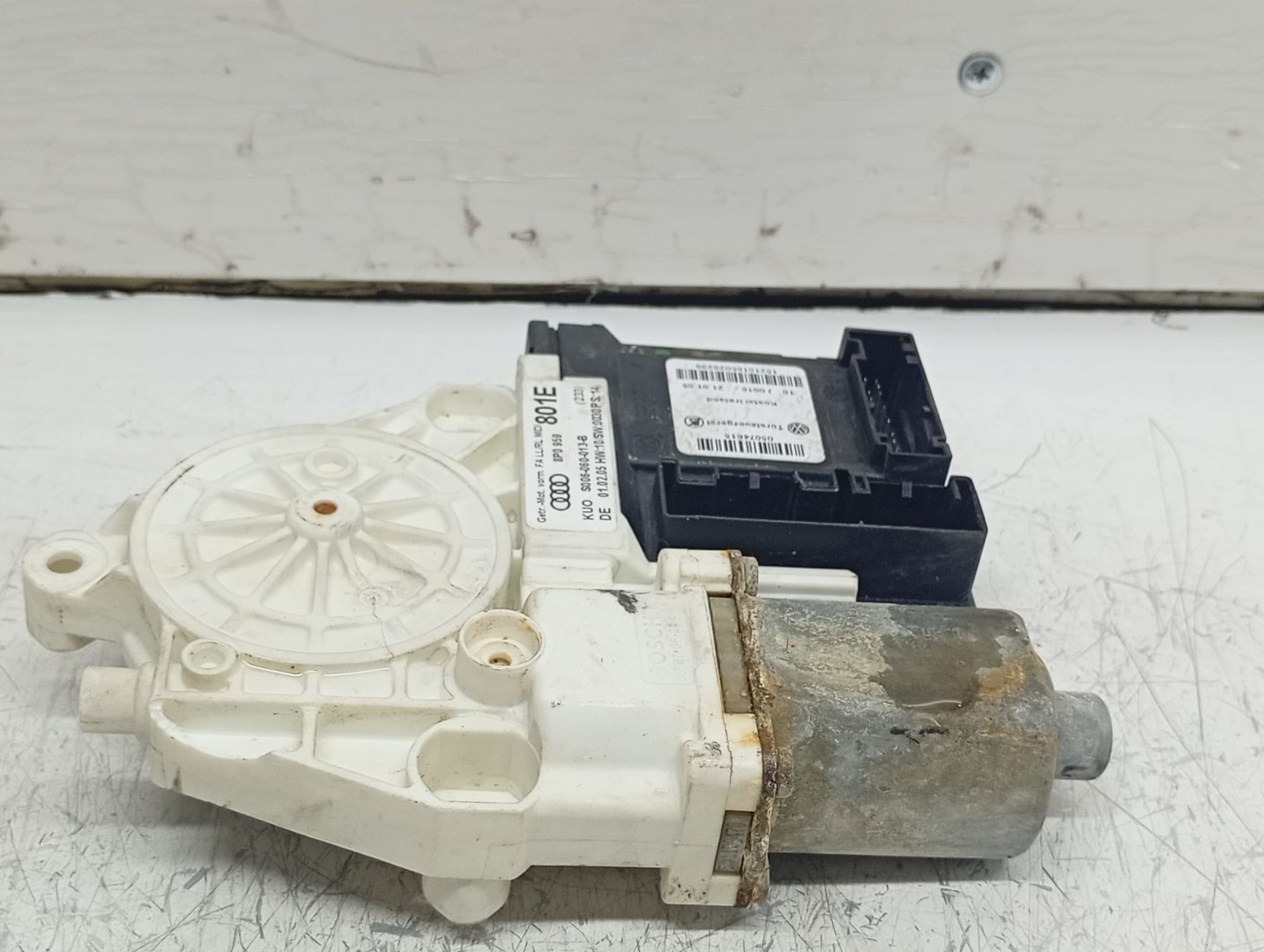 Motoras geam stanga fata 8P0959801e Audi A3 8P/8PA (facelift) (2004 - 2008)