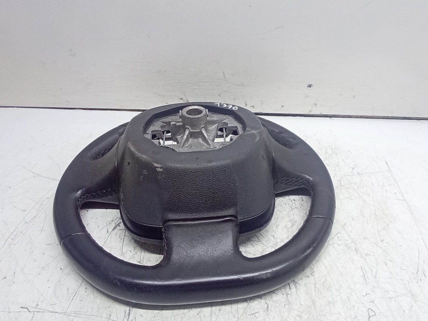 Volan in 3 spite cu comenzi 96780476ZE-01 Peugeot 508 1 (facelift) (2014 - 2020)