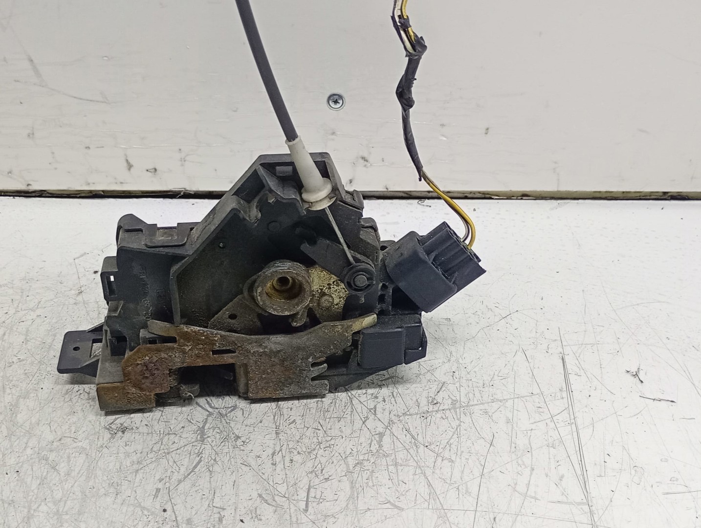 Broasca stanga spate 2S4A-A26413-BB Ford Focus 1 (1999 - 2004)