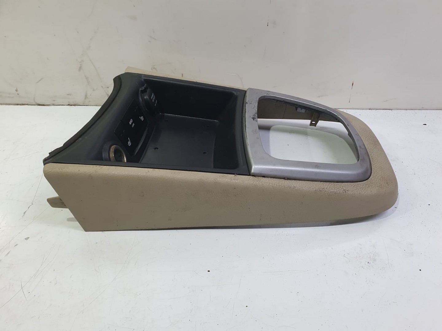 Ornament consola centrala 84691-2b000 Hyundai Santa Fe CM (2006 - 2010)