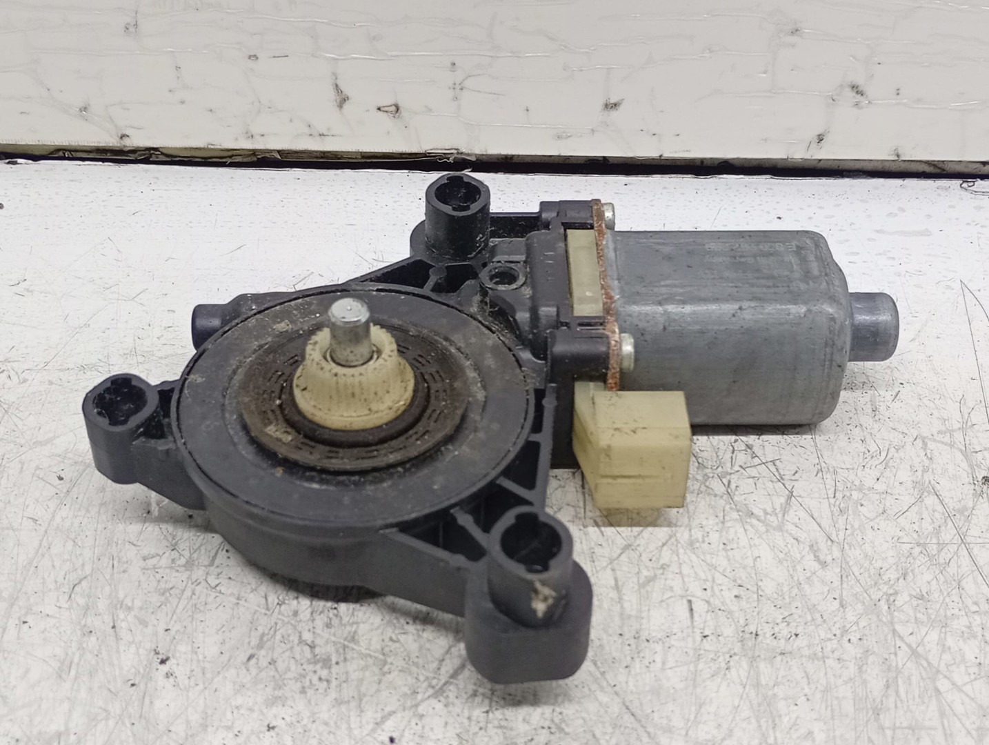 Motoras geam stanga fata 5Q0959801B Skoda Octavia 3 (2013 - 2017)
