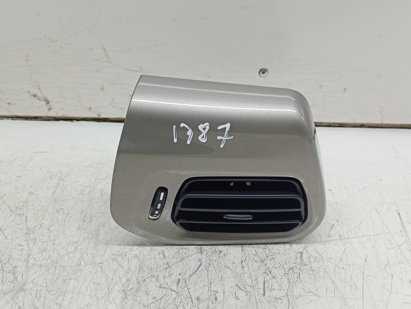 Grila ventilatie bord 9676476577 Citroen C-Elysee 2 (facelift) (2017 - 2020)