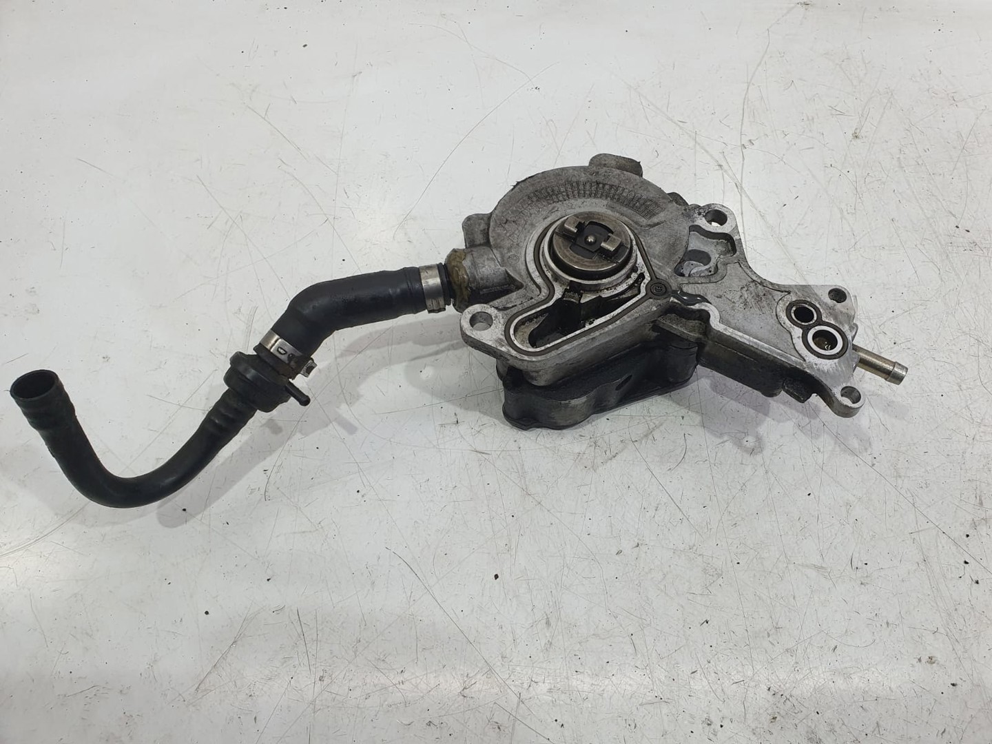 Pompa vacuum 038145209a Volkswagen Golf 4 (1997 - 2006)