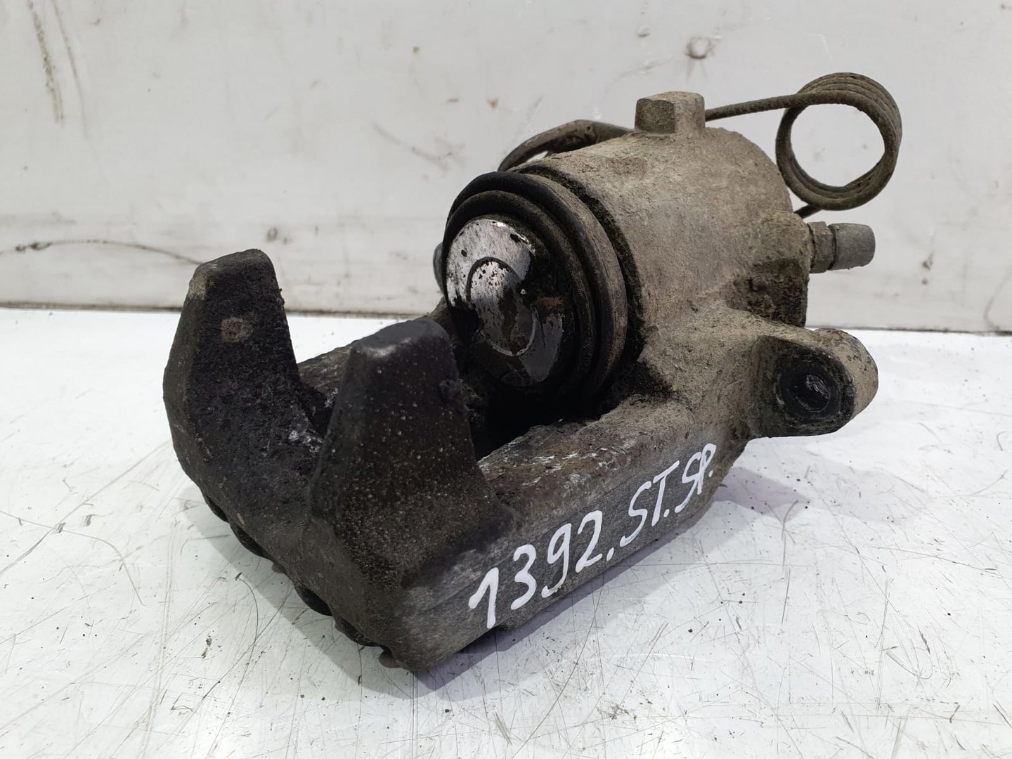 Etrier stanga spate Volkswagen Golf 4 (1997 - 2006)