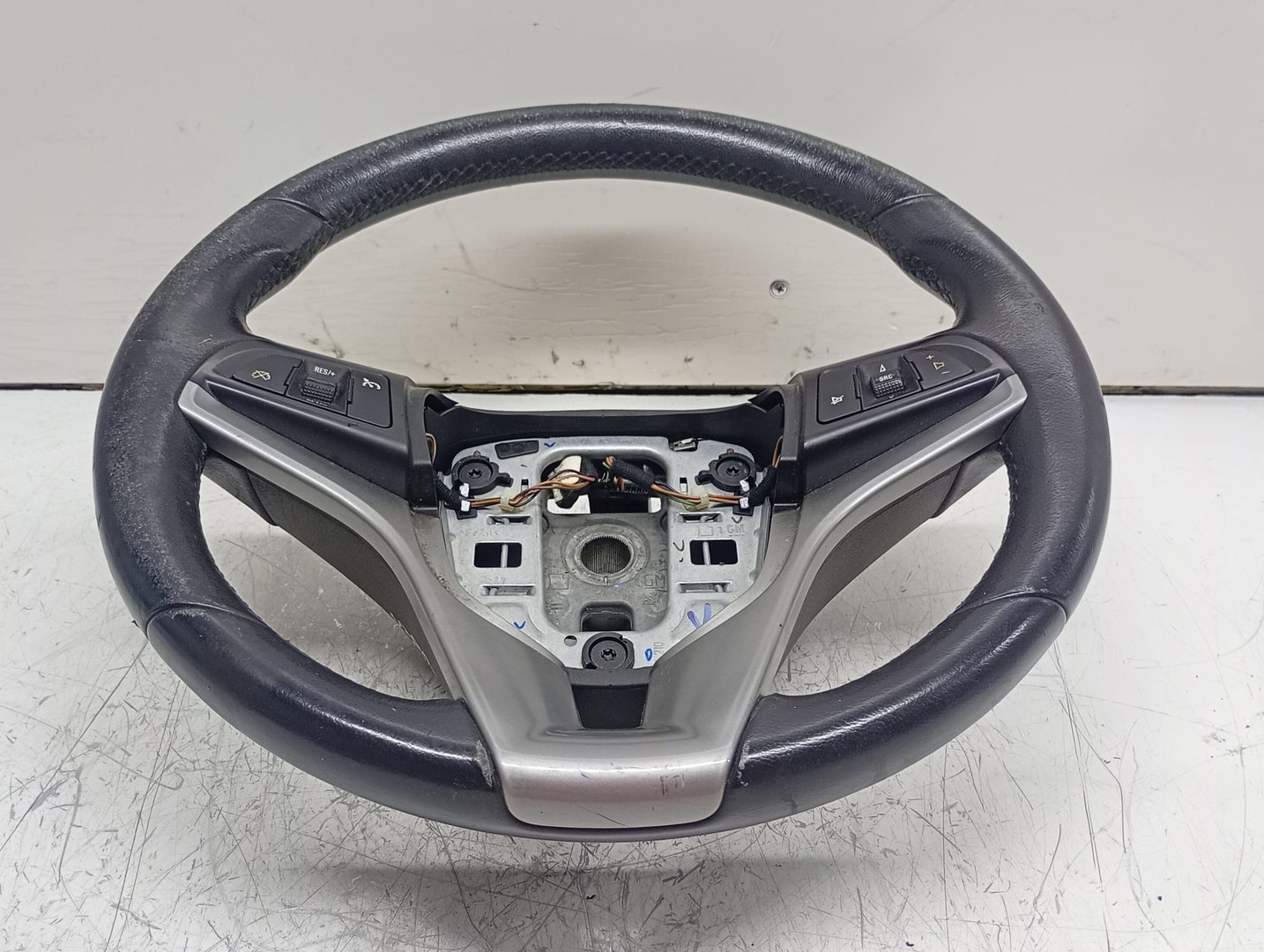 Volan in 3 spite cu comenzi 307078999P10-AF Chevrolet Cruze J300 (2009 - 2012)