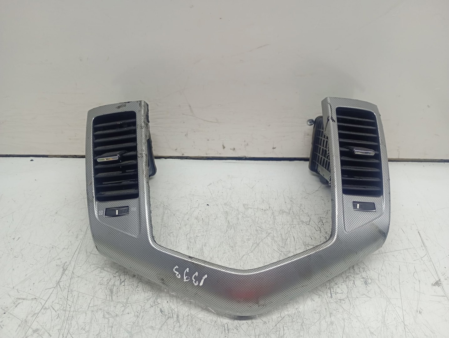 Grila ventilatie bord Chevrolet Cruze J300 (2009 - 2012)