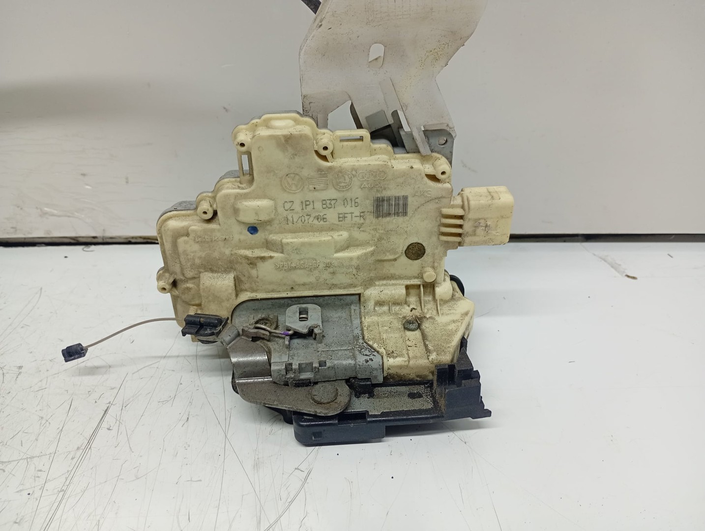 Broasca dreapta fata 1P1837016 Volkswagen Eos 1 (2006 - 2010)