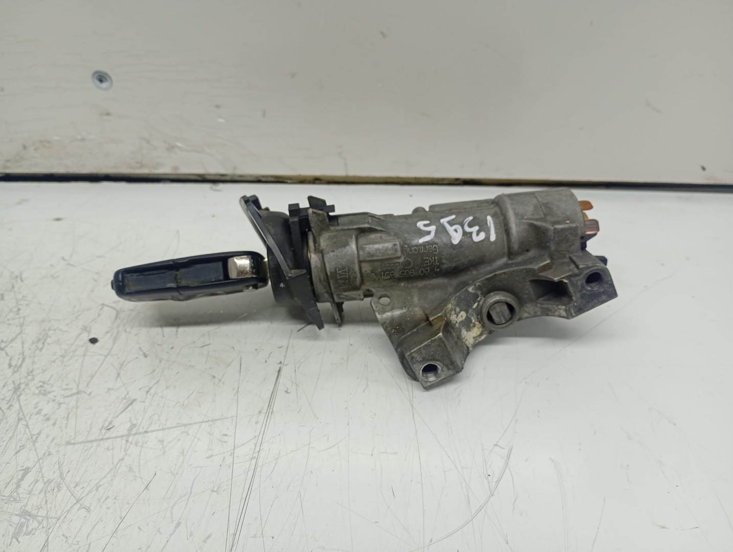 Contact cu cheie 4B0905851C Volkswagen Golf 4 (1997 - 2006)
