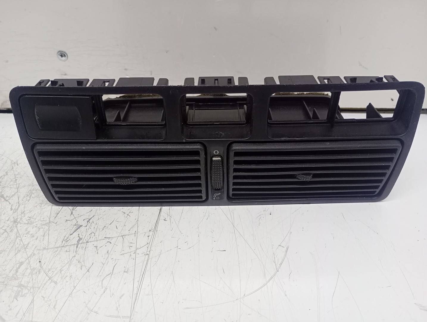 Grila ventilatie 1J0819736C Volkswagen Golf 4 (1997 - 2006)