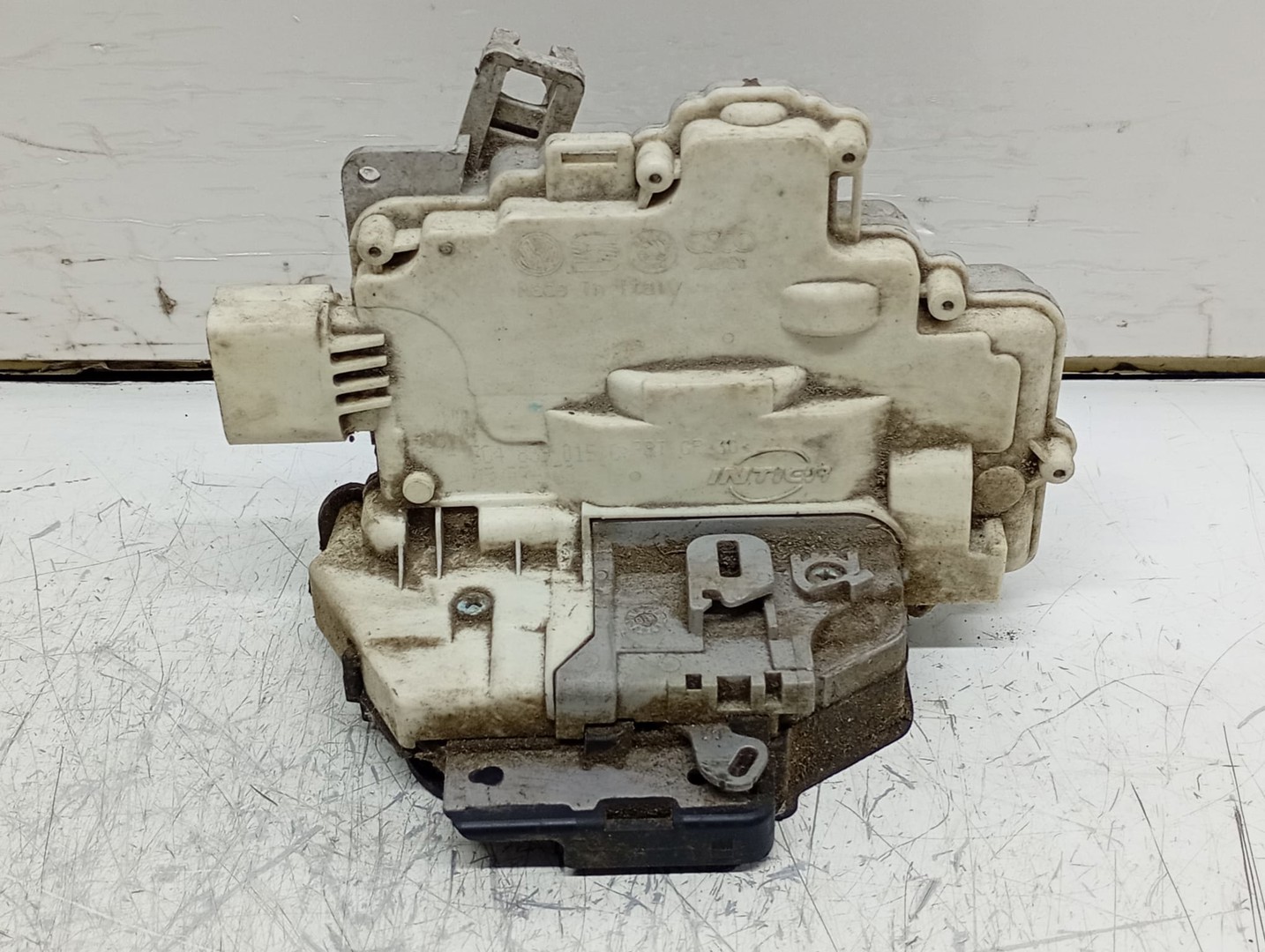 Broasca stanga spate 3C4839015 Volkswagen Passat B6 (2005 - 2010)