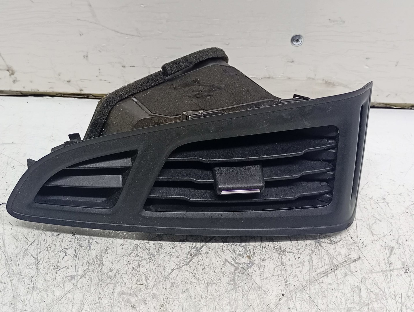 Grila ventilatie bord BM51-018B09 Ford Focus 3 (2011 - 2015)