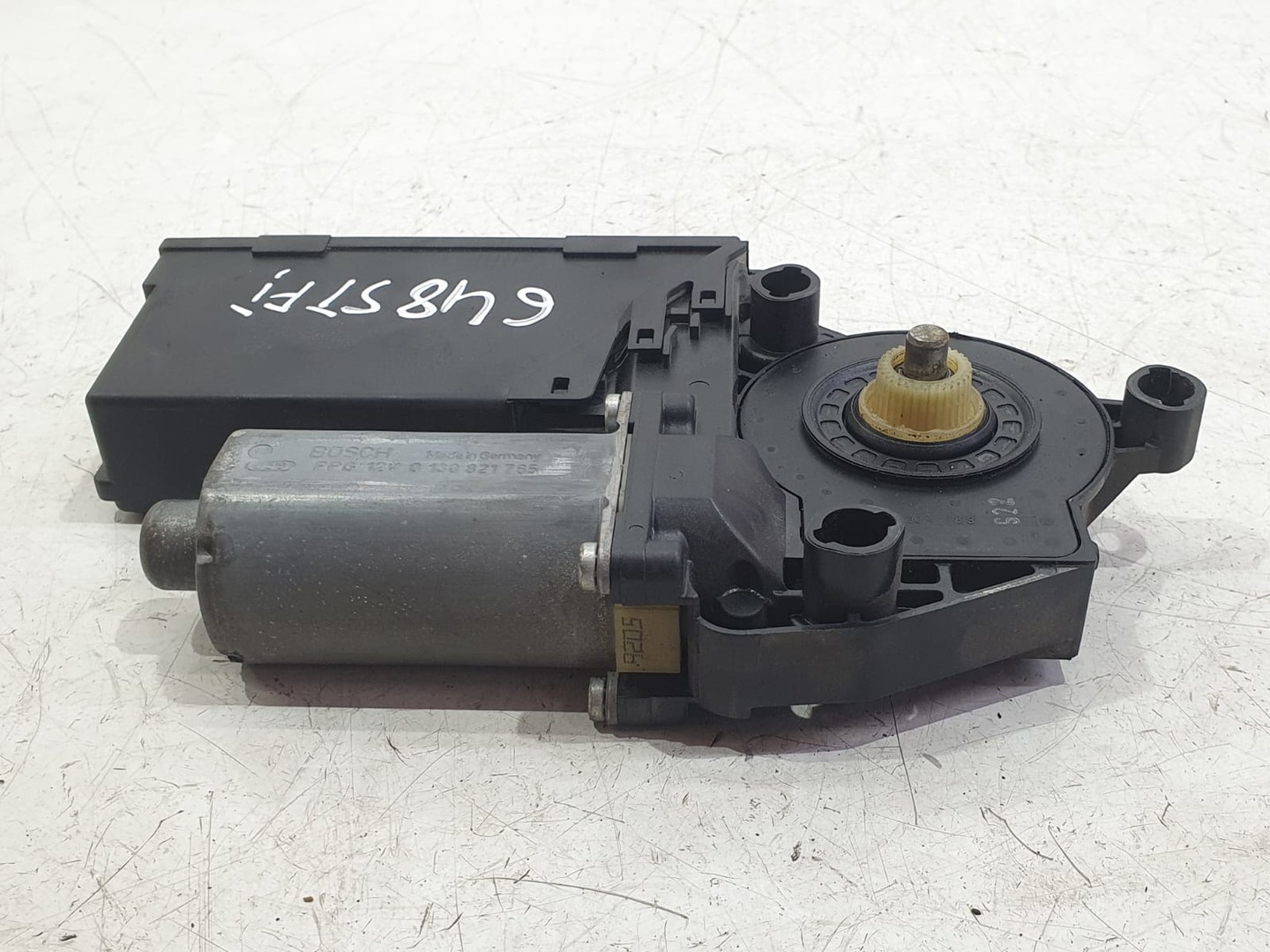 Motoras geam stanga fata 0130821765 8e1959801h Audi A4 B7 (2004 - 2008)