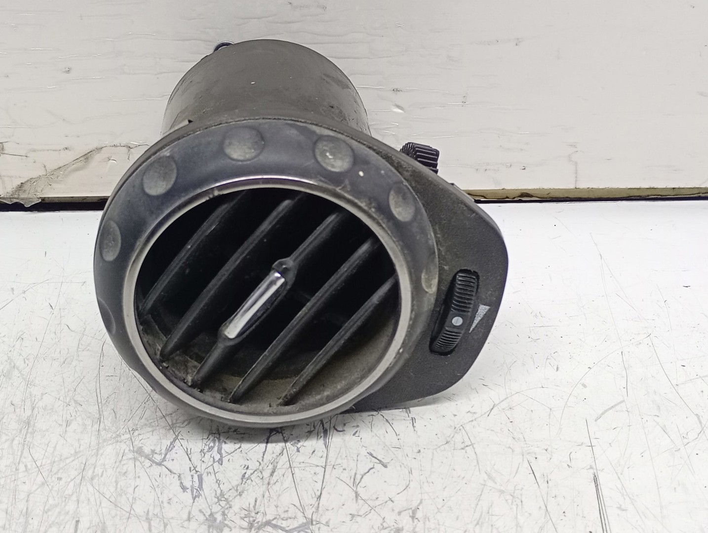 Grila ventilatie bord 225495 Alfa Romeo 147 1 (2000 - 2004)