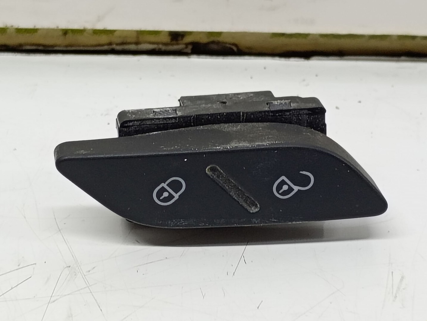 Buton inchidere centralizata Volkswagen Golf 6 (2008 - 2015)