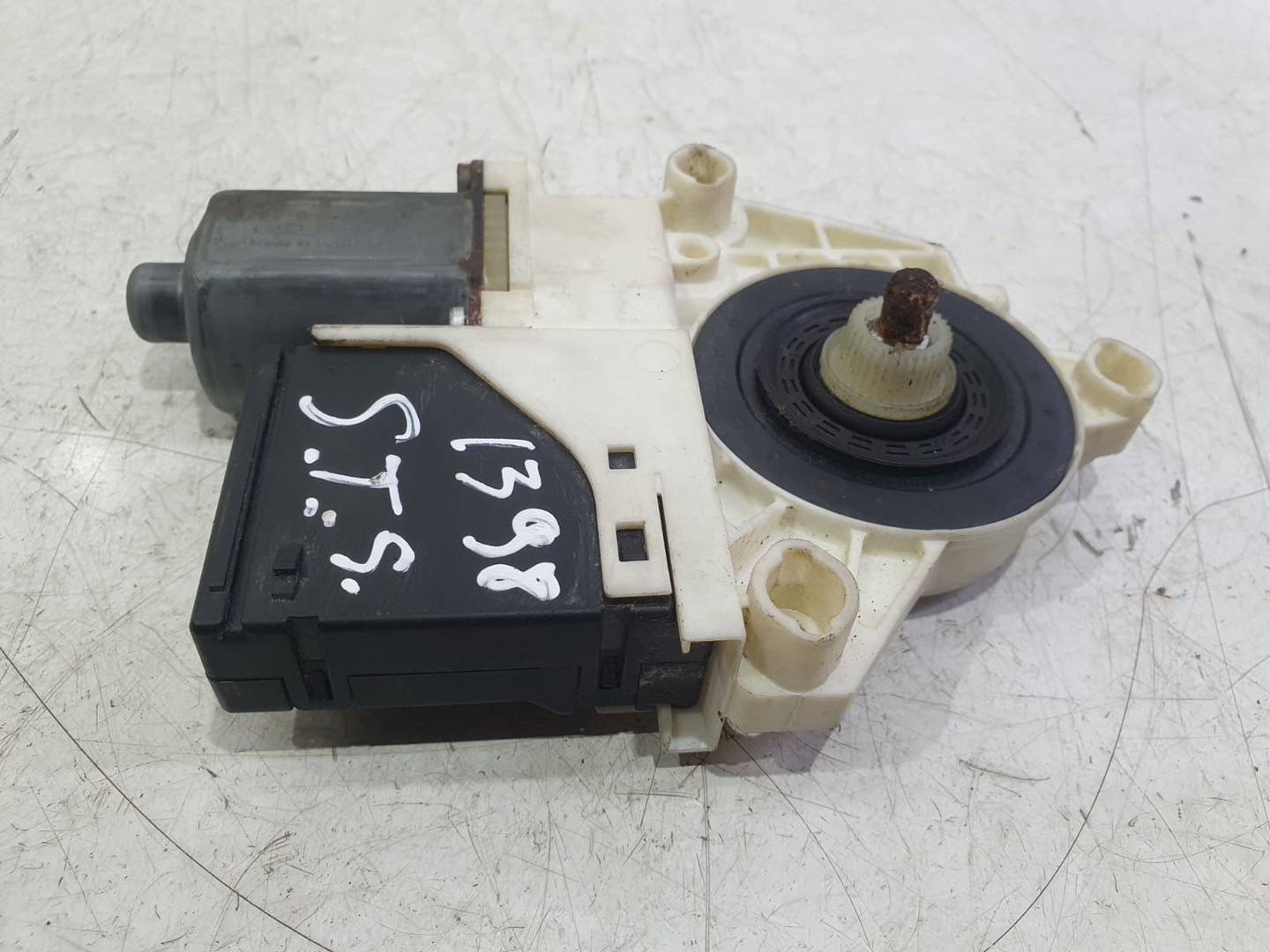 Motoras geam stanga spate 827310185r Renault Megane 3 (2008 - 2014)