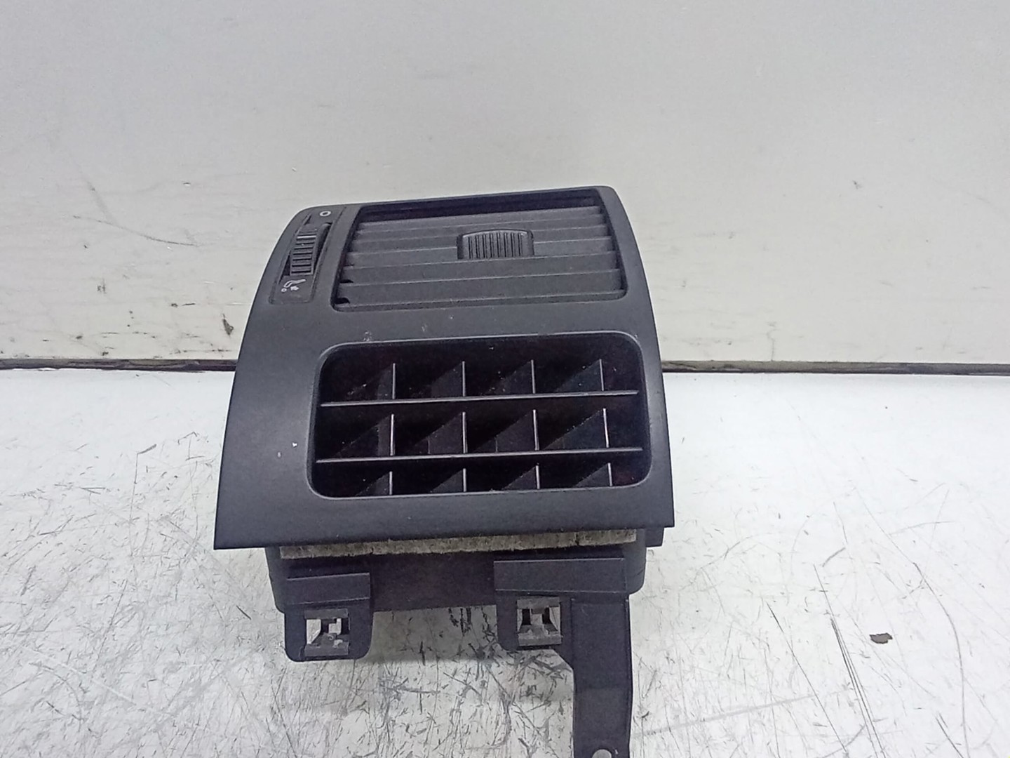 Grila ventilatie bord 1T0819703B Volkswagen Touran 1 (facelift) (2006 - 2010)