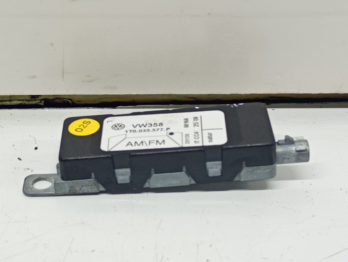 Amplificator antena 1T0035577P Volkswagen Touran 1 (facelift) (2006 - 2010)