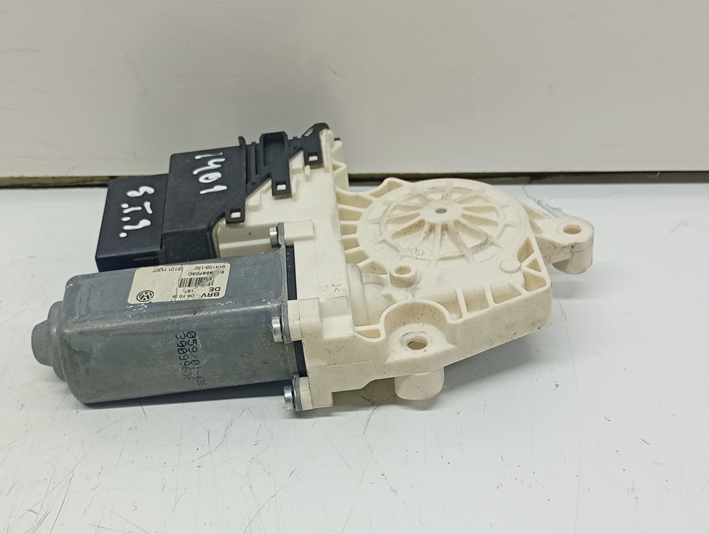 Motoras geam stanga spate 5K0959703C Volkswagen Golf 6 (2008 - 2015)