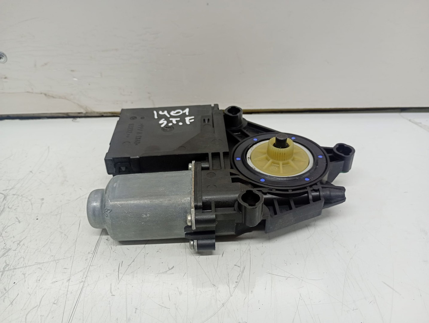 Motoras geam stanga fata 5k0959701C Volkswagen Golf 6 (2008 - 2015)