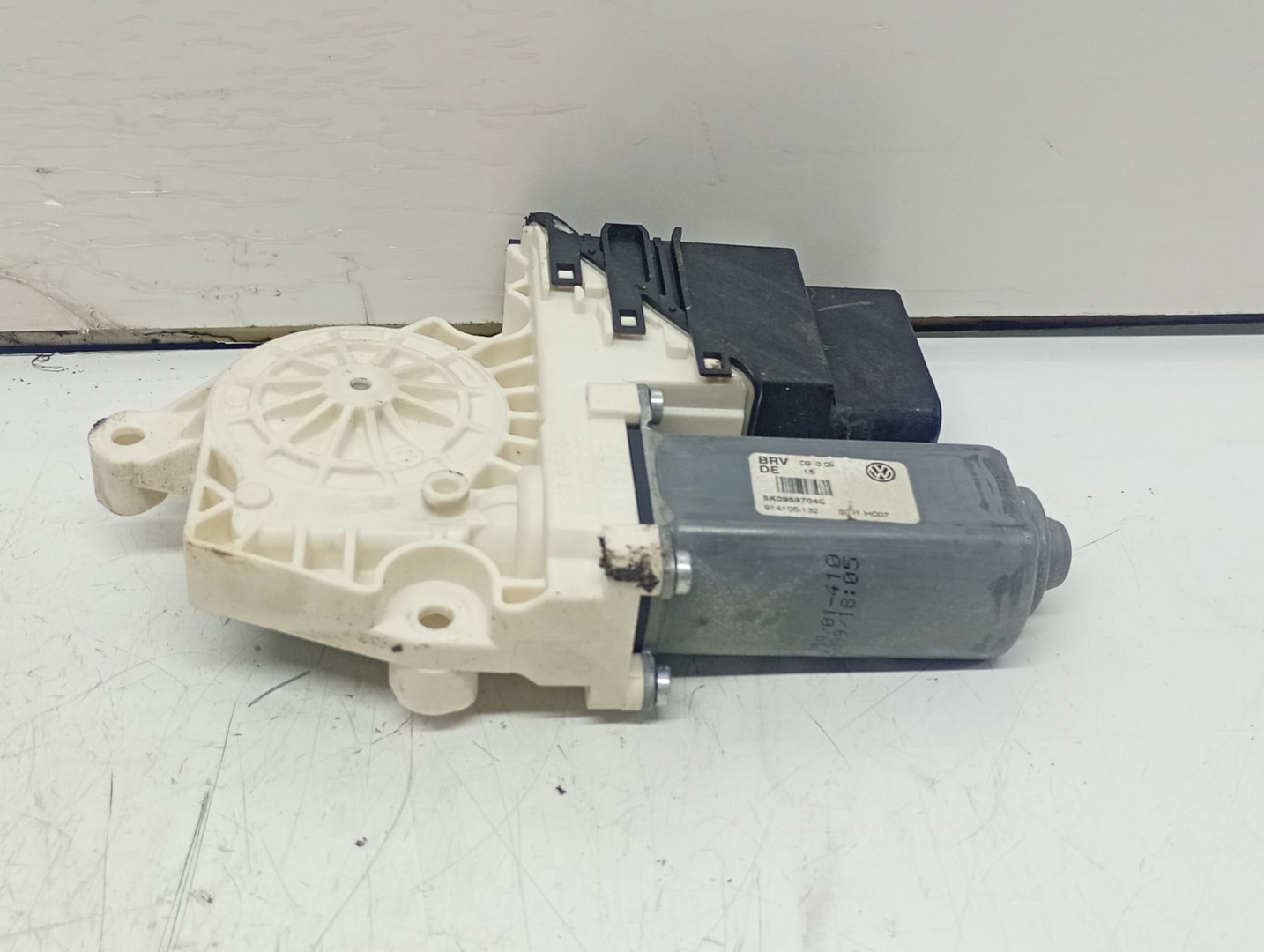 Motoras geam dreapta spate 5k0959704C Volkswagen Golf 6 (2008 - 2015)