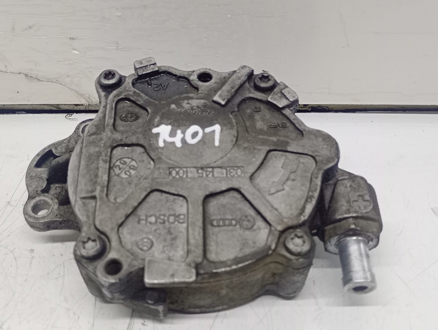 Pompa vacuum 03L145100 Volkswagen Golf 6 (2008 - 2015)