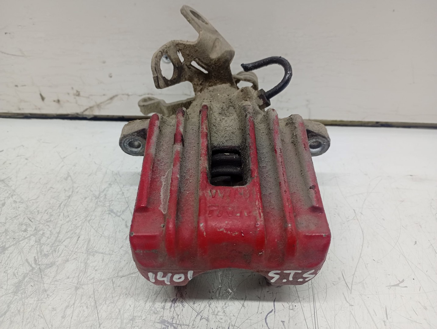Etrier stanga spate Volkswagen Golf 6 (2008 - 2015)