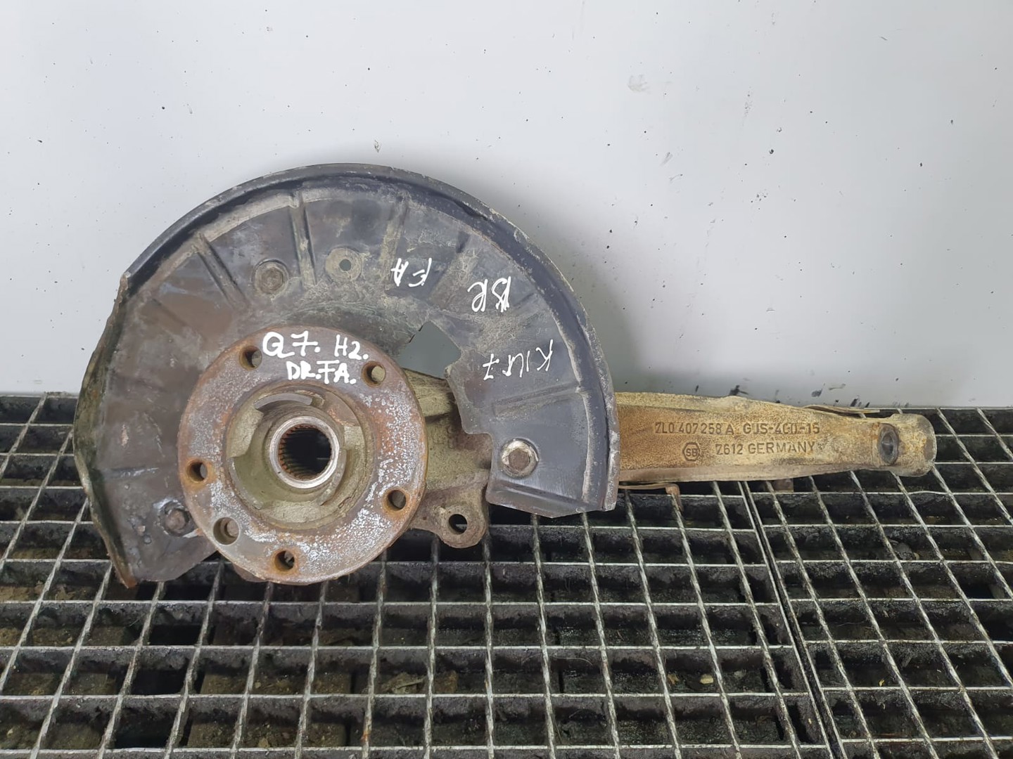 Fuzeta dreapta fata 7L0407258a Audi Q7 4L (2005 - 2009)