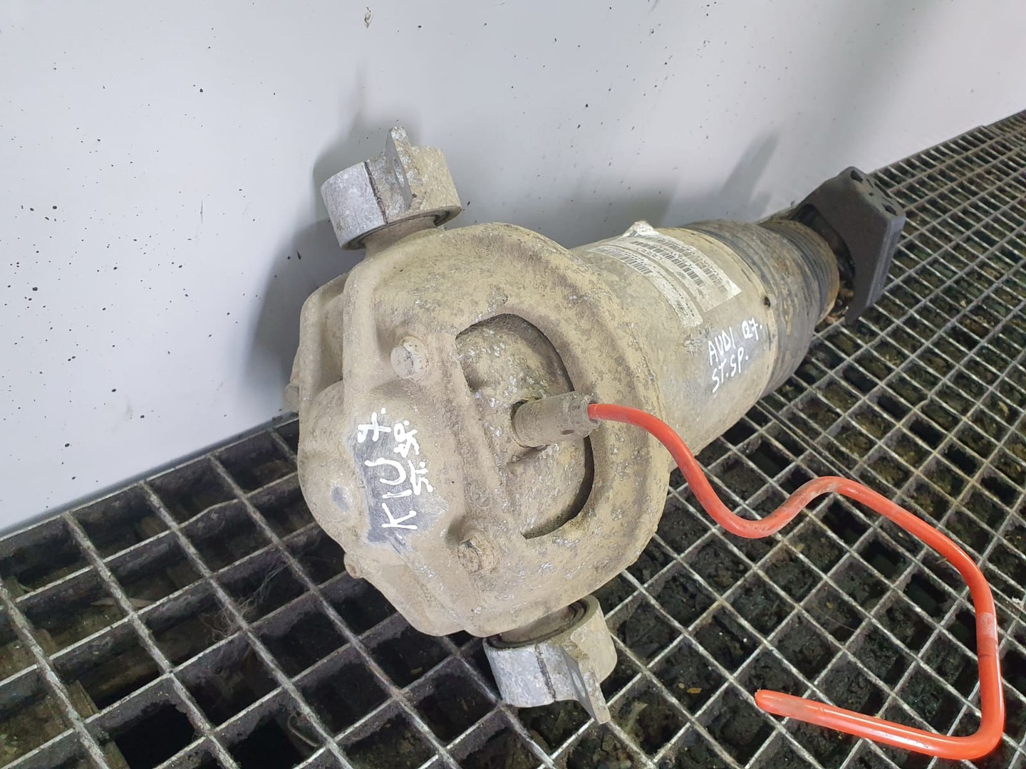 Perna aer fata 7L8616019 Audi Q7 4L (2005 - 2009)