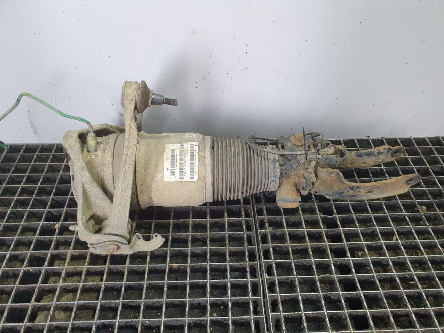 Perna aer fata 7L8616040a Audi Q7 4L (2005 - 2009)