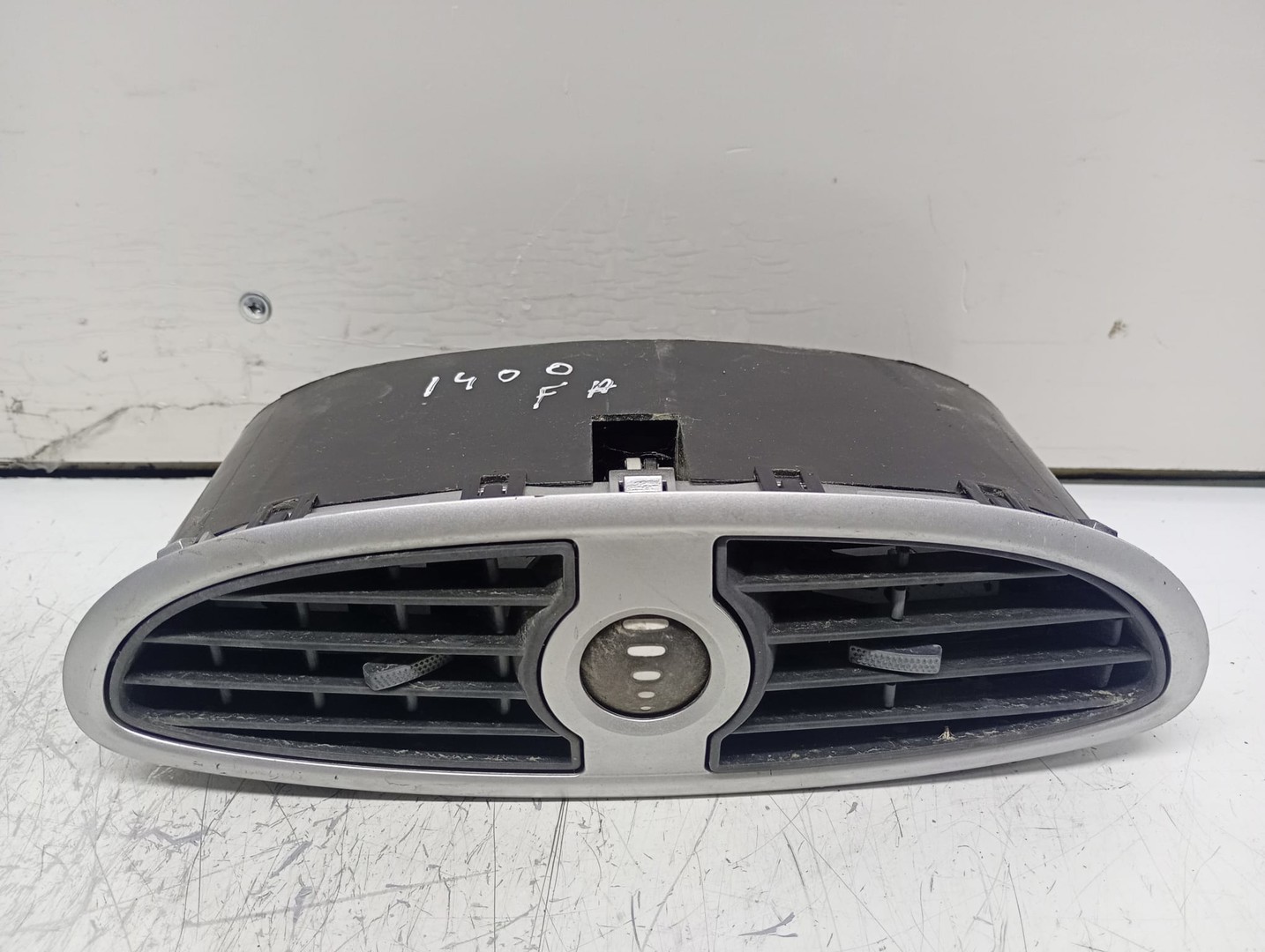 Grila ventilatie bord Renault Clio 3 (2005 - 2009)