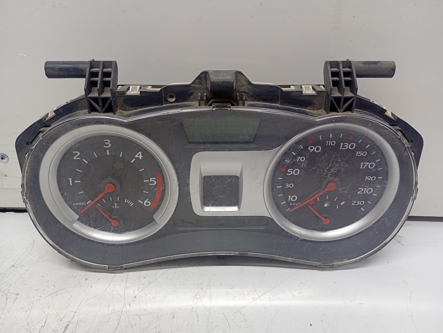 Ceasuri de bord 8200761861 Renault Clio 3 (2005 - 2009)