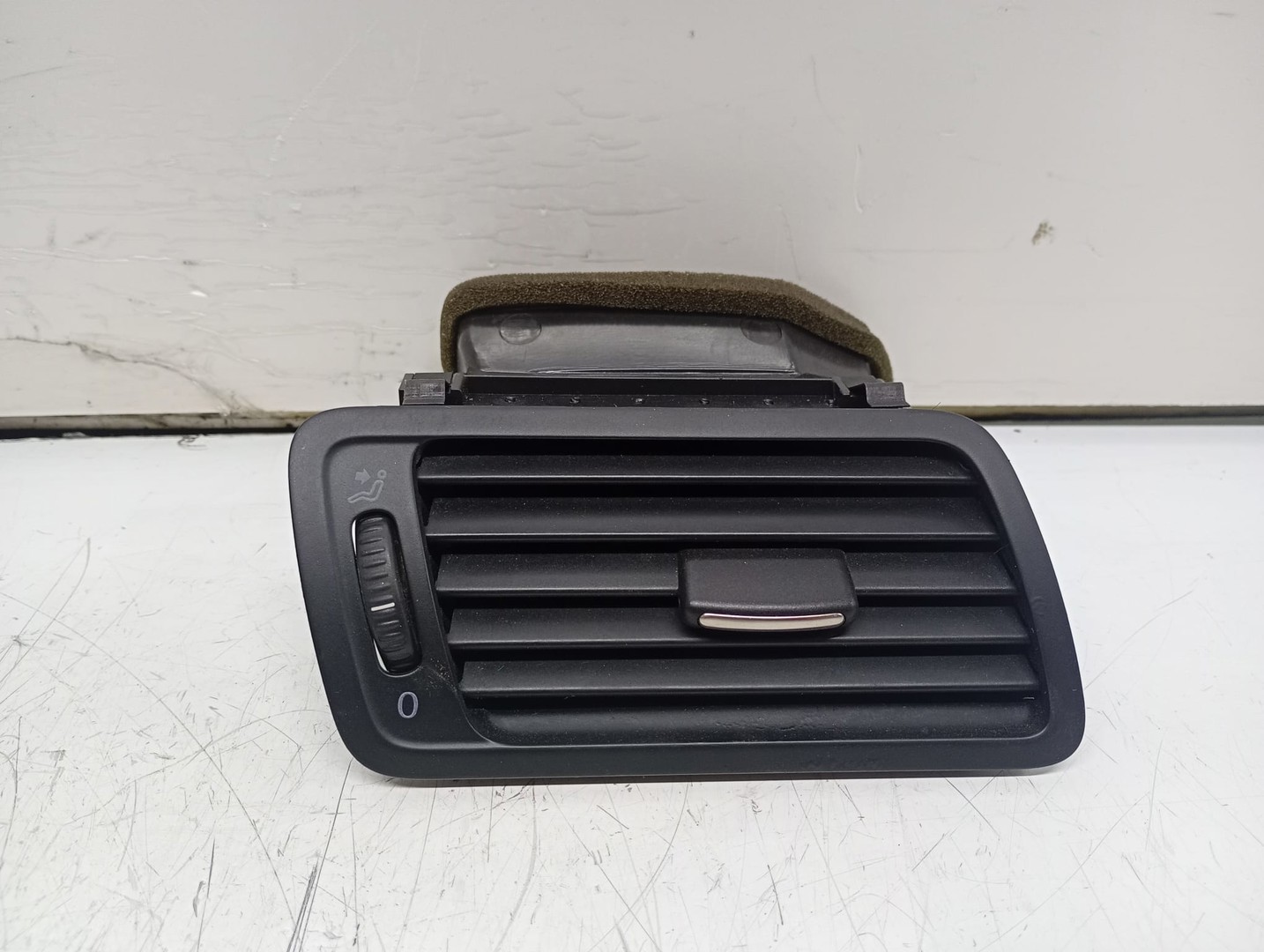 Grila ventilatie 3C1819702F Volkswagen Passat CC 1 (2008 - 2012)