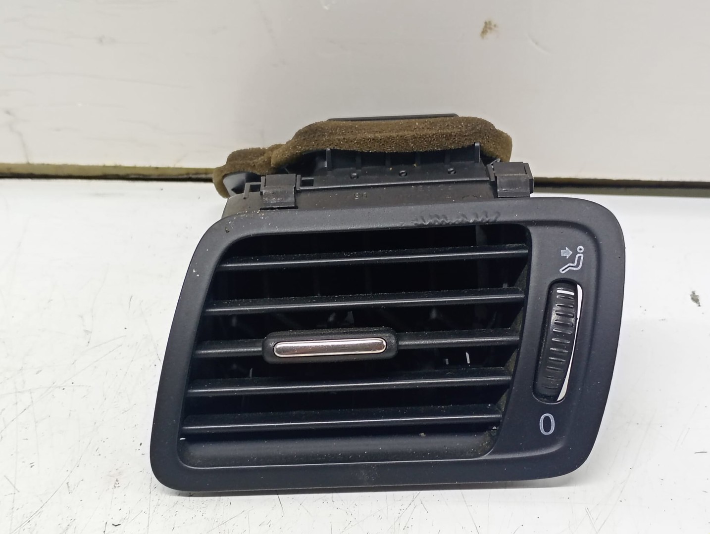 Grila ventilatie bord 3c1819701E Volkswagen Passat CC 1 (2008 - 2012)
