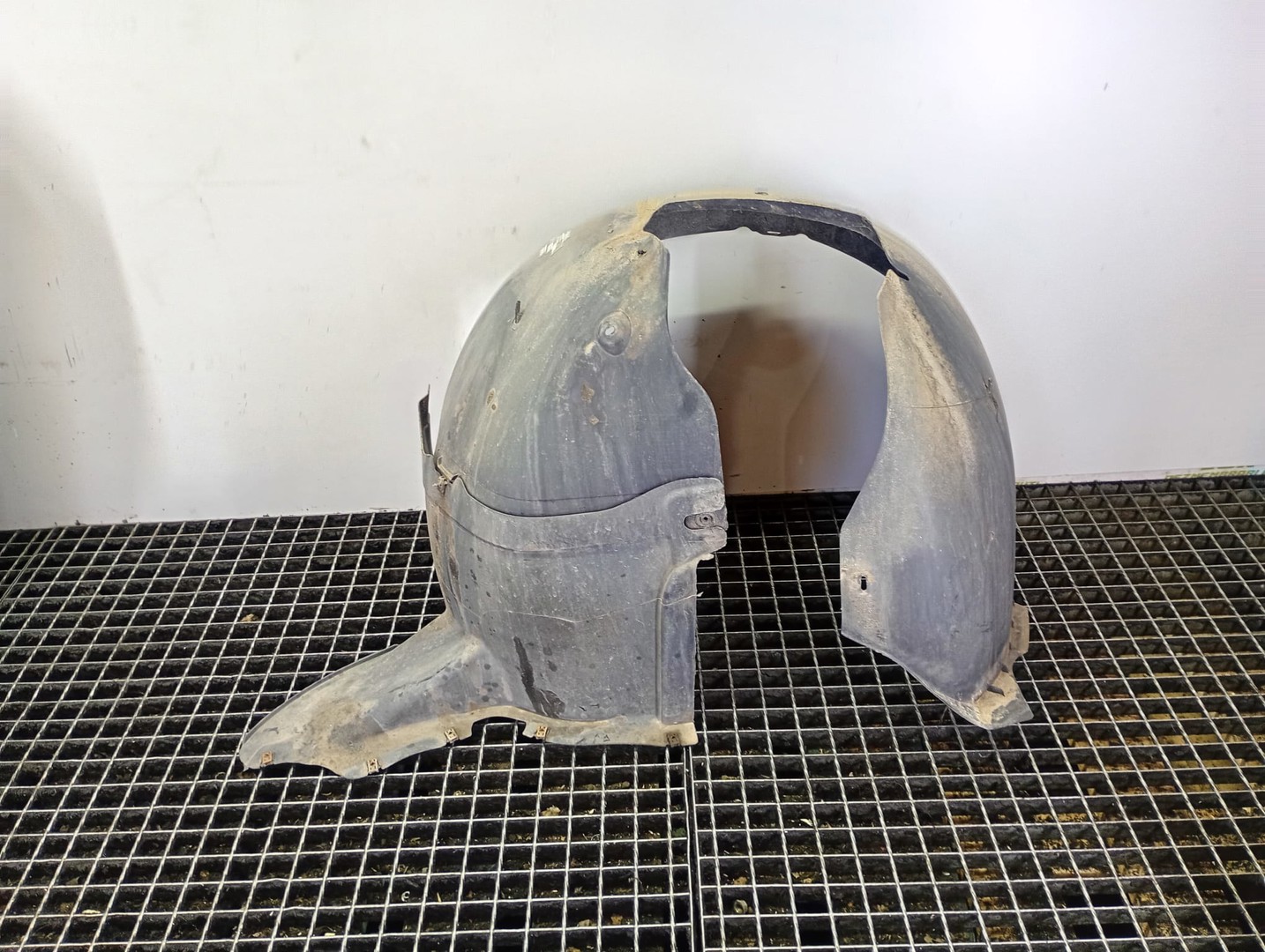 Carenaj roata fata dreapta Volkswagen Golf Plus 1 (2004 - 2009)