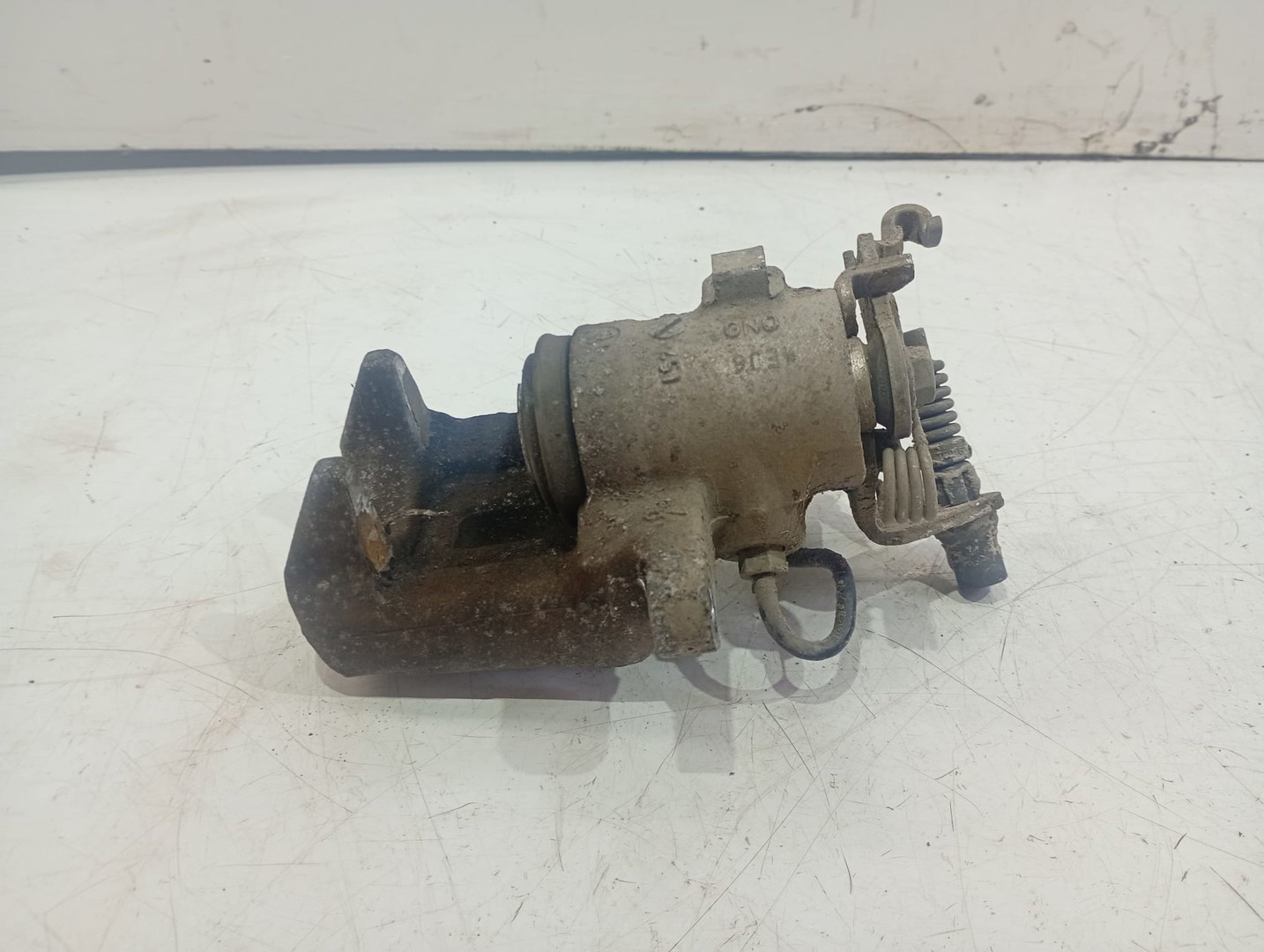 Etrier stanga spate Volkswagen Golf Plus 1 (2004 - 2009)